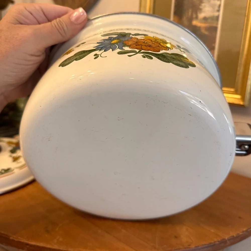 Vintage Villeroy & Bosch Retro Floral Enamel Saucepan with Lid Country Kitchen